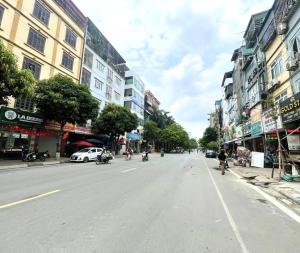 NHÀ PHỐ TRẦN QUỐC HOÀN – CẦU GIẤY - NGÕ Ô TÔ - KINH DOANH ĐỈNH- GIÁ 14,8 TỶ CÒN TL.